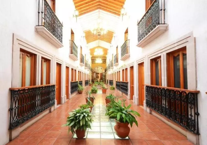 هتل Mision Patzcuaro Centro Historico