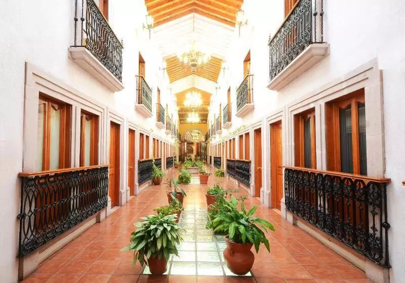 هتل Mision Patzcuaro Centro Historico