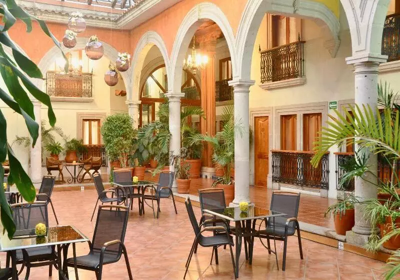 هتل Mision Patzcuaro Centro Historico