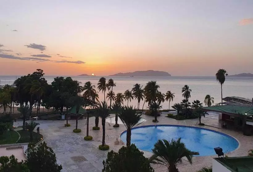 هتل Paradise Puerto La Cruz