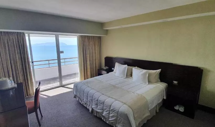 هتل Paradise Puerto La Cruz