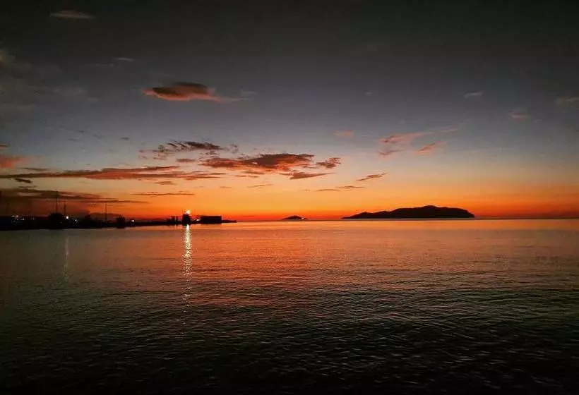 هتل Paradise Puerto La Cruz