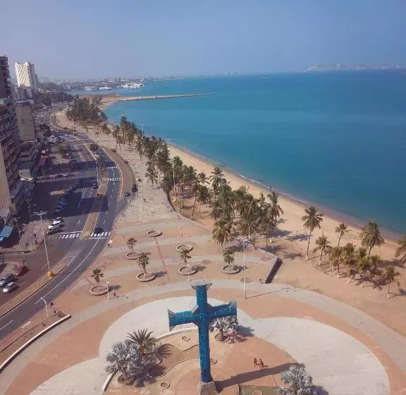 هتل Paradise Puerto La Cruz