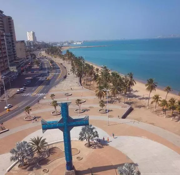 هتل Paradise Puerto La Cruz