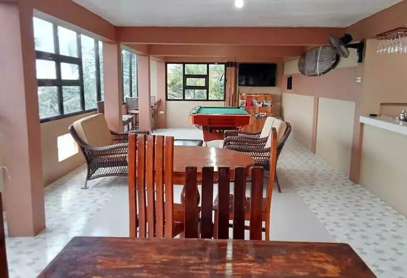 Hotelli Mope Beach Resort