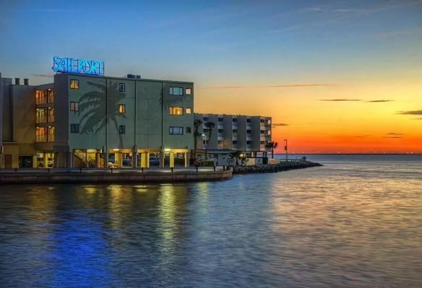 2 Bed Condo With Balcony Facing Pool And Sunsets!