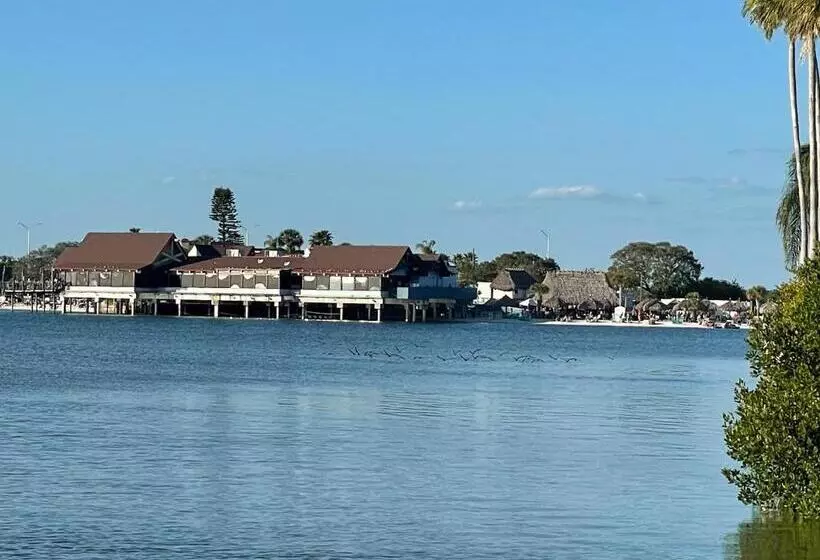 2 Bed Condo With Balcony Facing Pool And Sunsets!