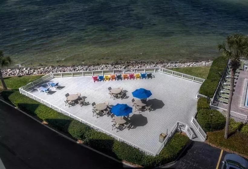 2 Bed Condo With Balcony Facing Pool And Sunsets!