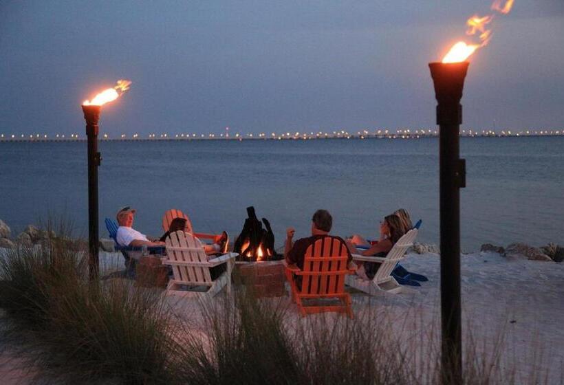 2 Bed Condo With Balcony Facing Pool And Sunsets!