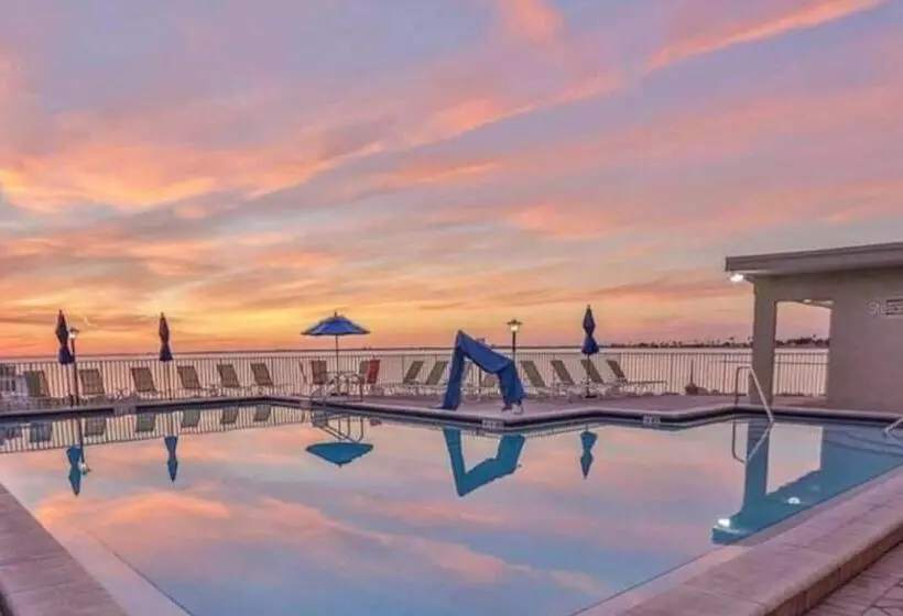 2 Bed Condo With Balcony Facing Pool And Sunsets!