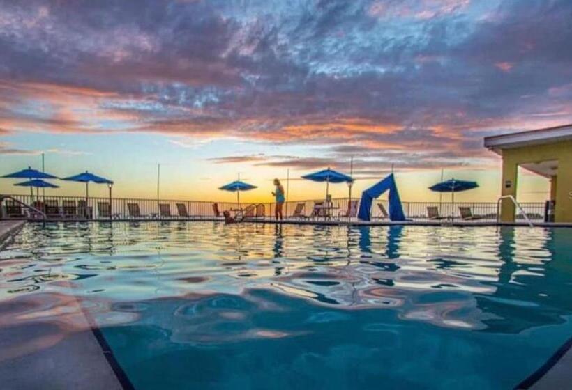 2 Bed Condo With Balcony Facing Pool And Sunsets!