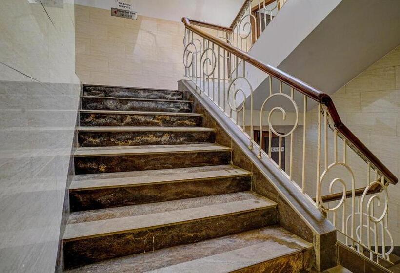 酒店 Collection O Martins Inn