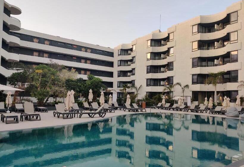 Luxury Apartment With Pool View
