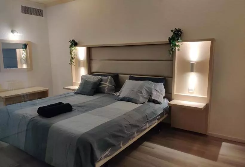 Luxury Apartment With Pool View