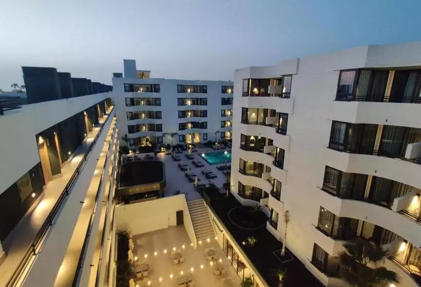 Luxury Apartment With Pool View