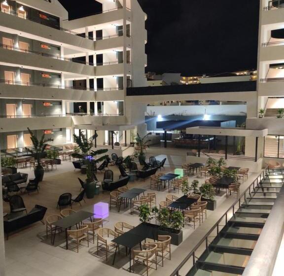 Luxury Apartment With Pool View