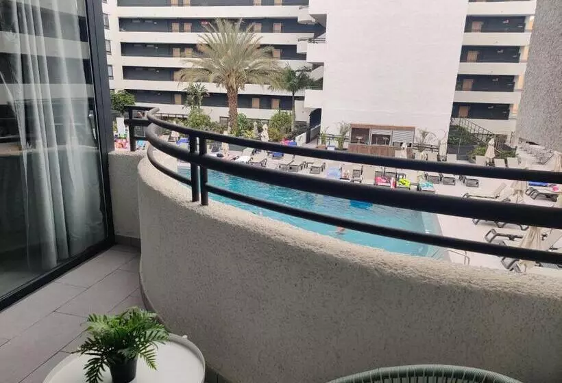 Luxury Apartment With Pool View