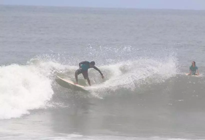 Surfers Villa And Resorts Medewi