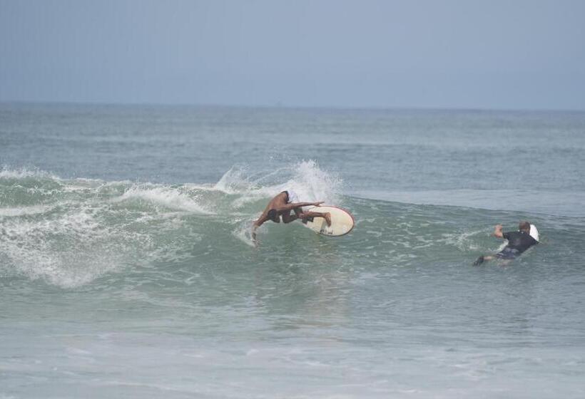 Surfers Villa And Resorts Medewi