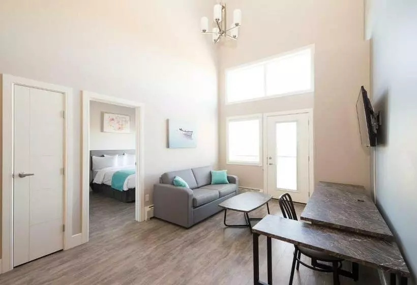 The Suites, Inn Hotels