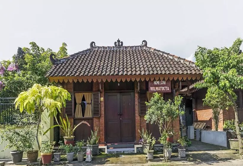 Hotelli Oyo Homes 90948 Desa Wisata Kampung Majapahit