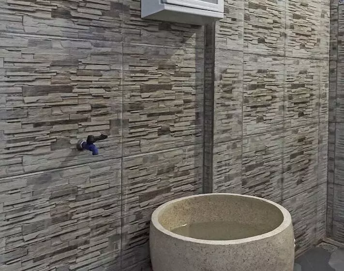 Hotelli Oyo Homes 90948 Desa Wisata Kampung Majapahit