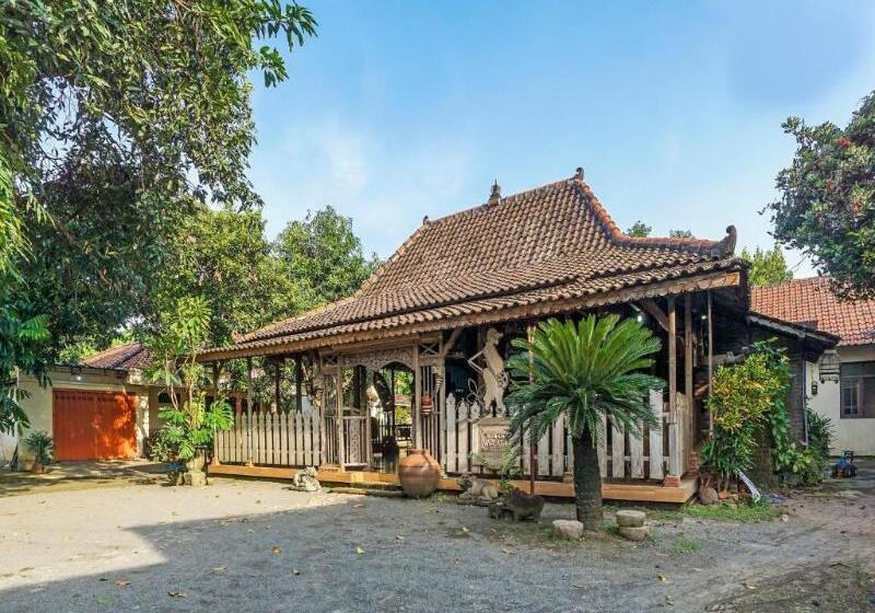 호텔 Oyo Homes 90948 Desa Wisata Kampung Majapahit