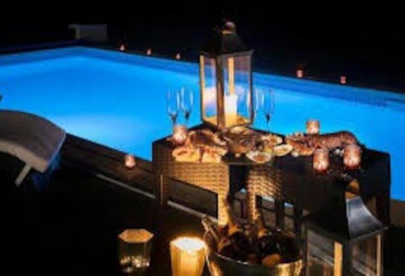 리조트 Herons House Sleeps 12, Heated Pool, Hot Tub, Sauna, Games Room 5 Star!