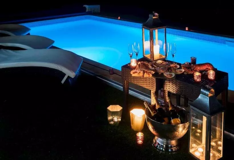 リゾートホテル Herons House Sleeps 12, Heated Pool, Hot Tub, Sauna, Games Room 5 Star!