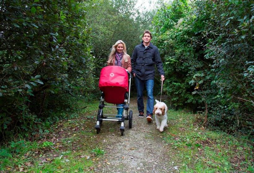 리조트 Herons House Sleeps 12, Heated Pool, Hot Tub, Sauna, Games Room 5 Star!