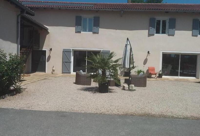 مبيت وإفطار L Orée Du Bois Bettu