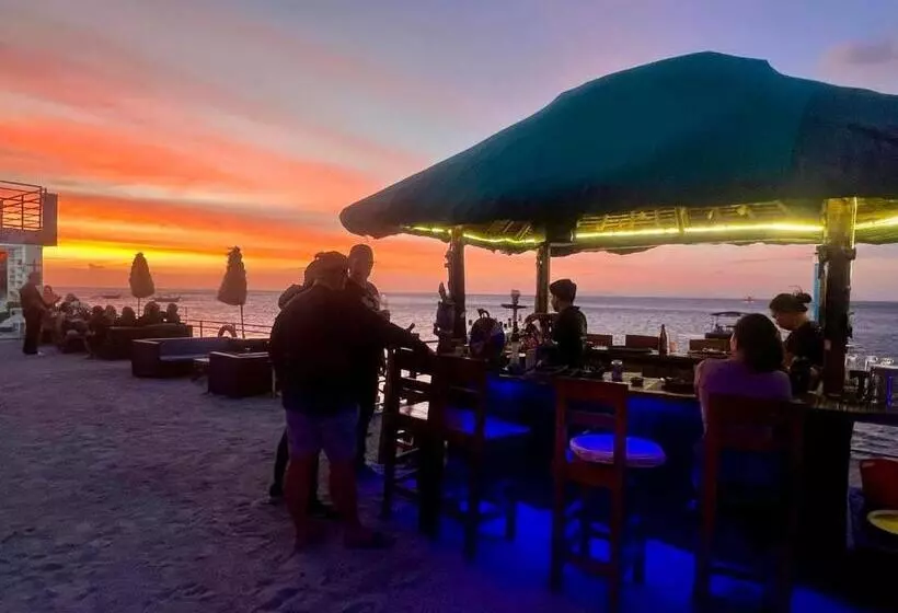 Hotelli The Philip Ann Resort