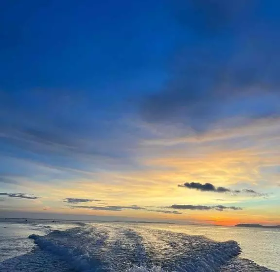 Hotelli The Philip Ann Resort