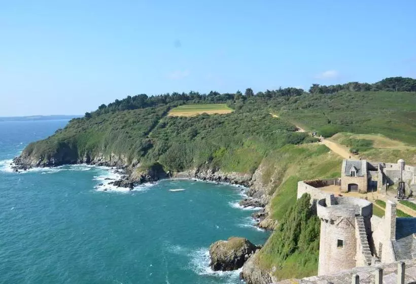 Majatalo Bleu Outremer