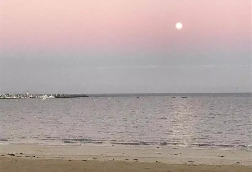 Majatalo Bleu Outremer