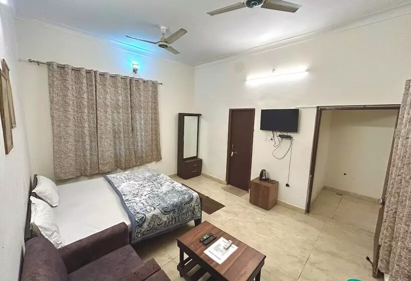 Majatalo Krishnam Guest House