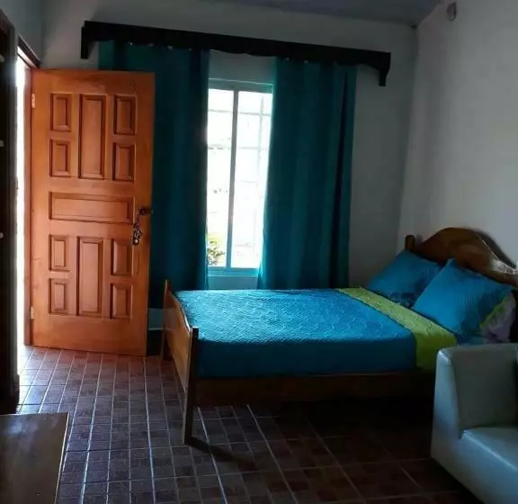 ホテル Cabañas Mountain River Lake Inn