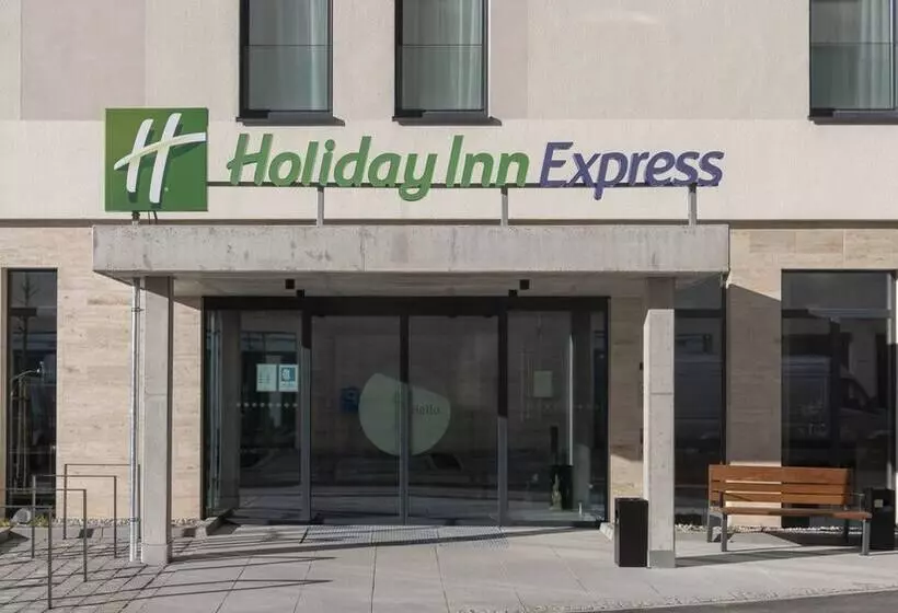 هتل Holiday Inn Express   Munich North, An Ihg