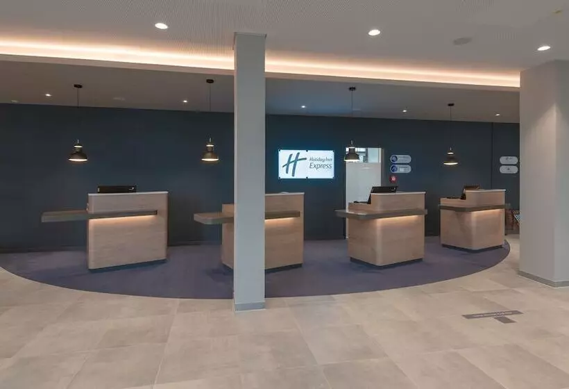 هتل Holiday Inn Express   Munich North, An Ihg