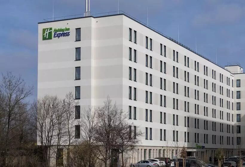هتل Holiday Inn Express   Munich North, An Ihg