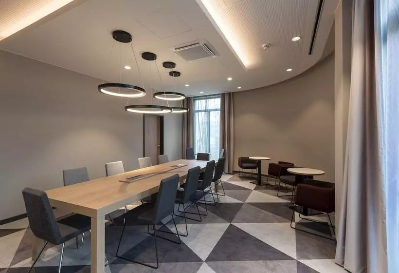 هتل Holiday Inn Express   Munich North, An Ihg