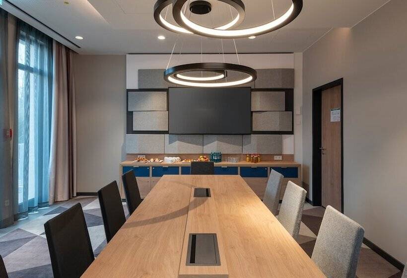 فندق Holiday Inn Express Munich North, An Ihg