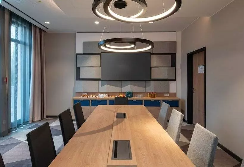 هتل Holiday Inn Express   Munich North, An Ihg