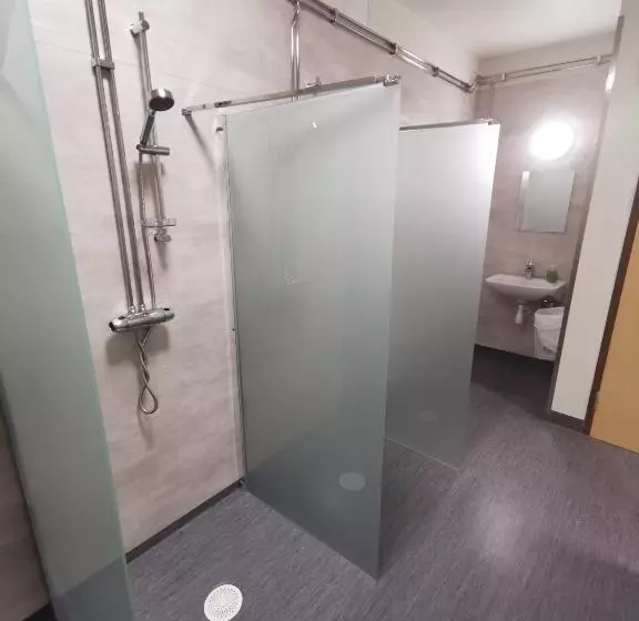 ホテル Systemairhallen Bed&breakfast