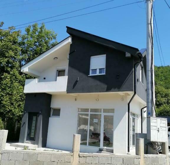 פנסיון Drobnjak Apartments