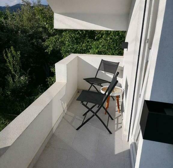 פנסיון Drobnjak Apartments