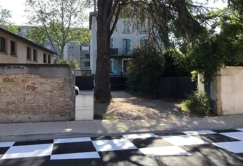 ペンション La Foulonnière De Neuville