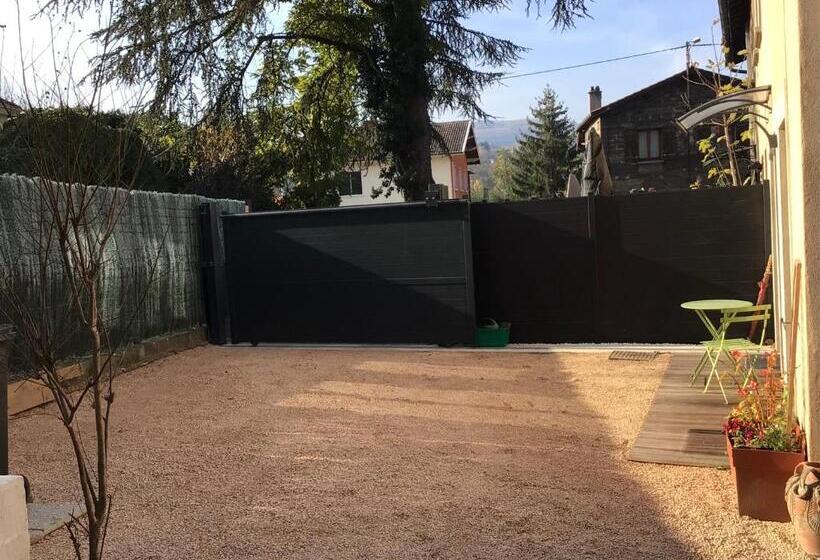 פנסיון La Foulonnière De Neuville