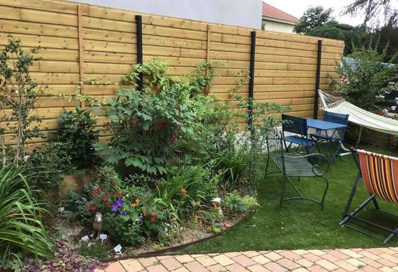 פנסיון La Foulonnière De Neuville