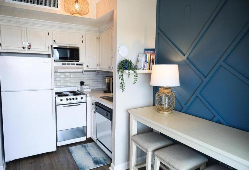 Romantic Beachside Escape   Spa & Wine Retreat For Two